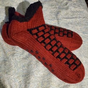 Snoozies sock house shoes / socks non slip grip keep your toes warm snoozies